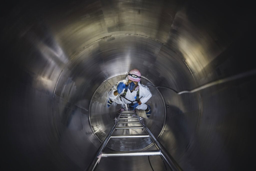 Lavori in spazi confinati: nota certificazione dei contratti sugli ambienti a sospetto inquinamento